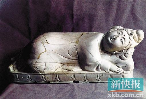 北宋 白釉卧女枕