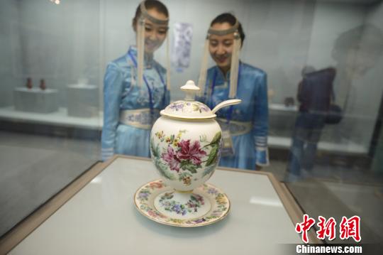 两百件欧洲玻璃艺术珍品在内蒙古展出
